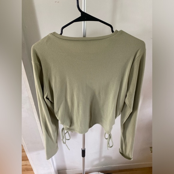 Forever 21- sweater - Picture 9 of 9